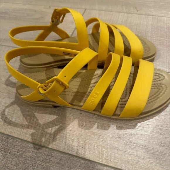 CROCS WOMENS SIZE 6 YELLOW SANDALS SHOES NWOT - Picture 5 of 8